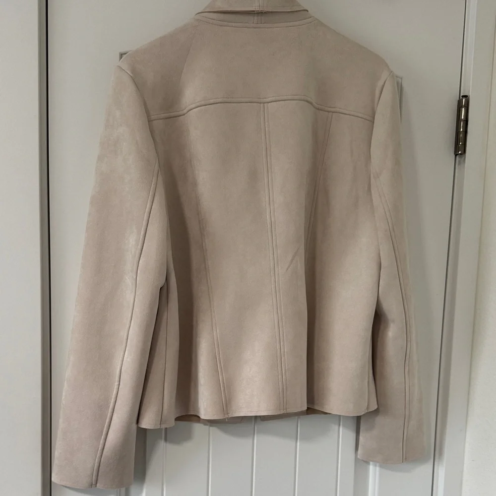 Tahari Women's Beige Blazer - Picture 3 of 9